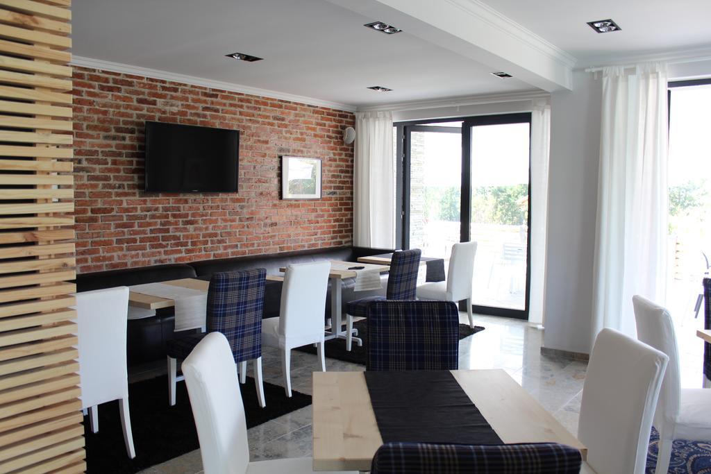 Enchets Family Hotel Friends Villa מראה חיצוני תמונה