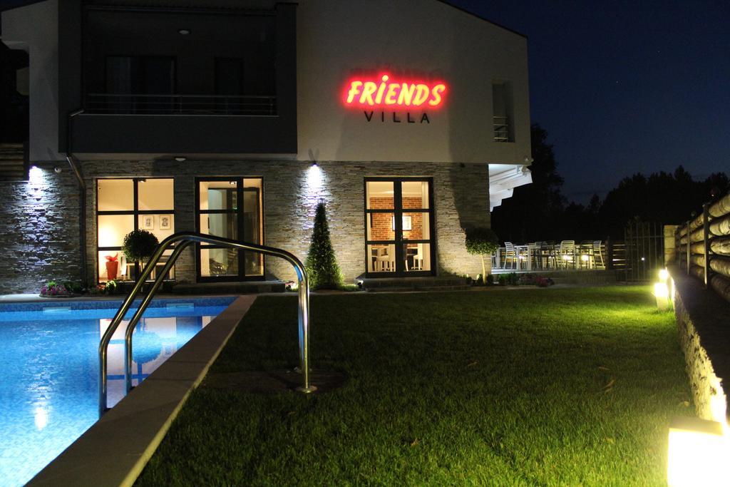 Enchets Family Hotel Friends Villa מראה חיצוני תמונה